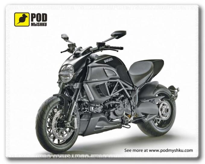 Podmyshku Ducati Diavel