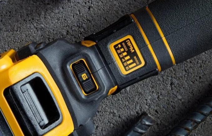 DeWALT DCG409VSN