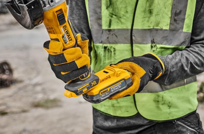 DeWALT DCG405P2