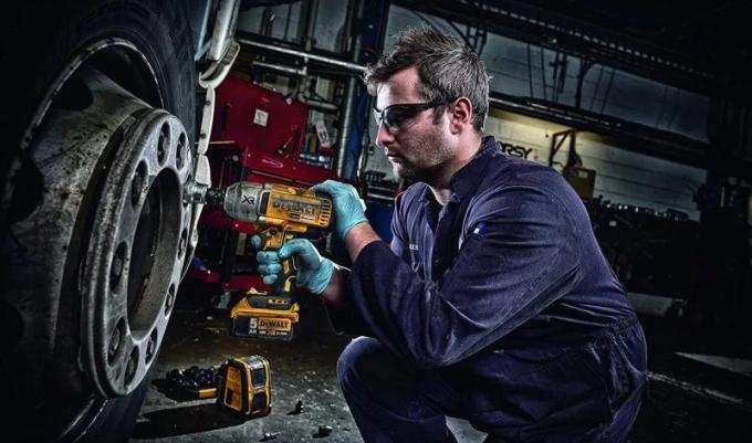 DeWALT DCF899N