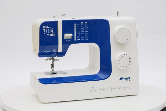 Швейная машина MINERVA M230, 85 Вт, 23 швейные операции, бело-синяя M-M230
