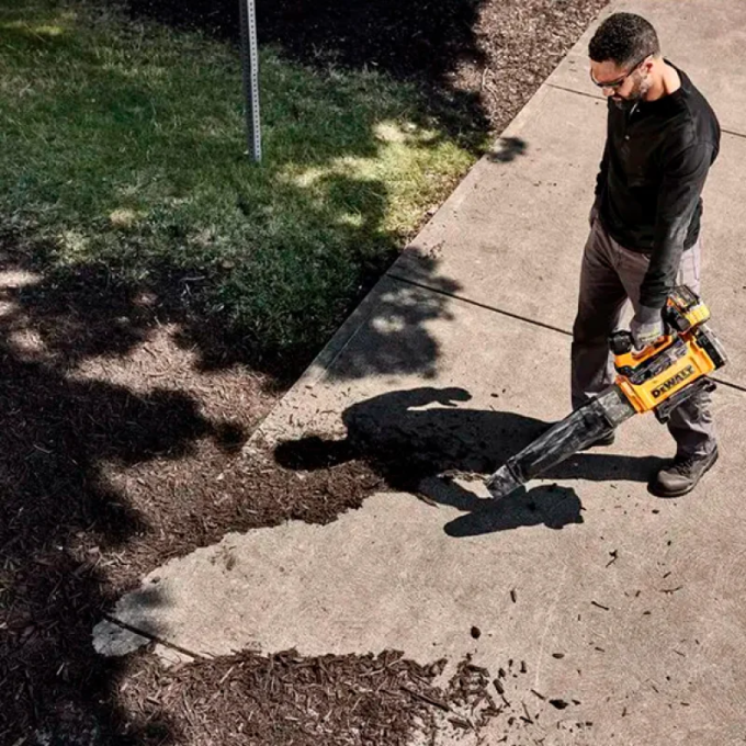 DeWALT DCMBL777N