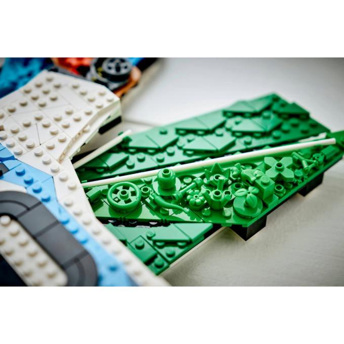LEGO 43018