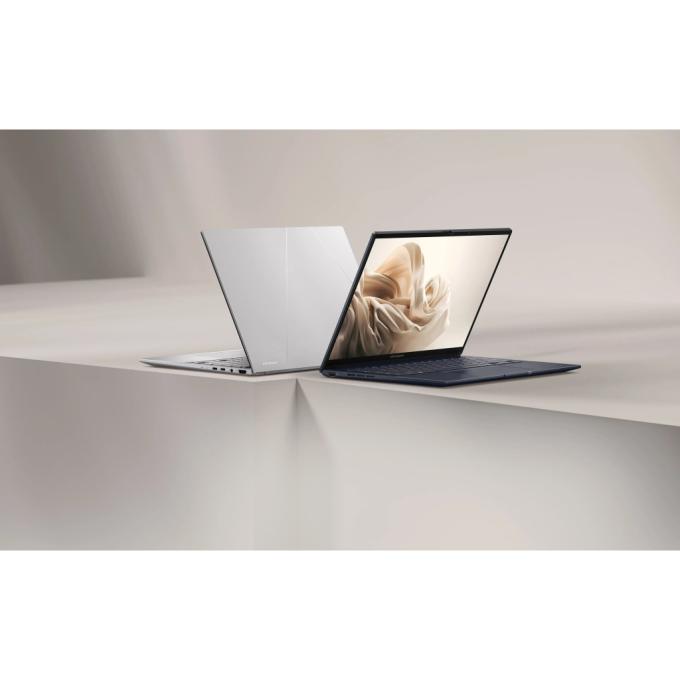 ASUS 90NB14W2-M01V70