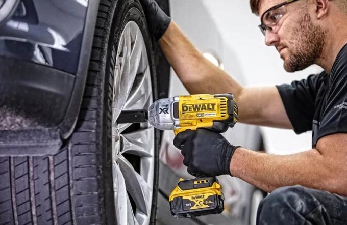 DeWALT DCF899N
