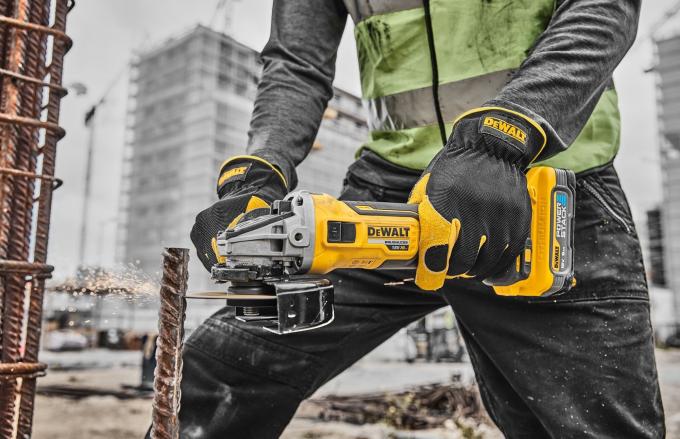 DeWALT DCG405P2