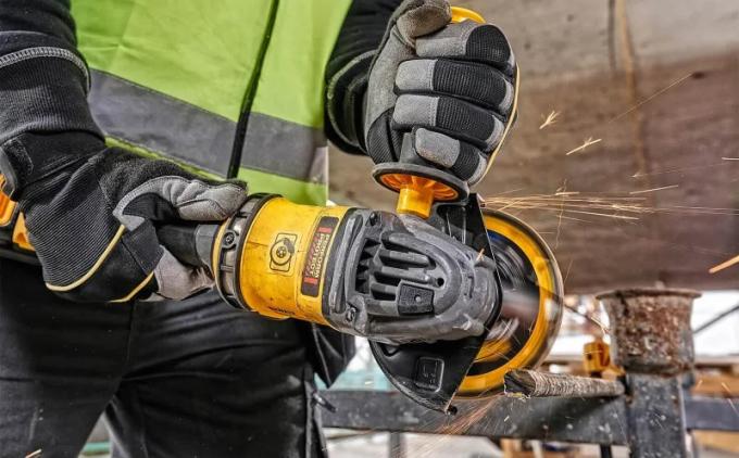 DeWALT DCG418N