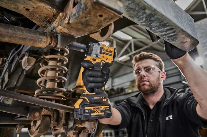 DeWALT DCF921N