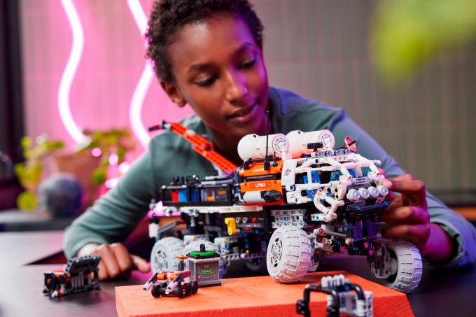 LEGO 42180