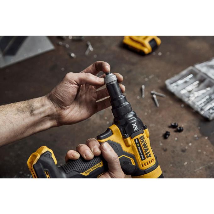 DeWALT DCF403NT