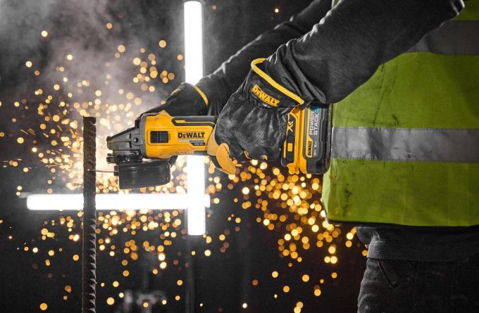 DeWALT DCG405P2