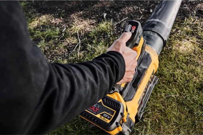 DeWALT DCMBL777N