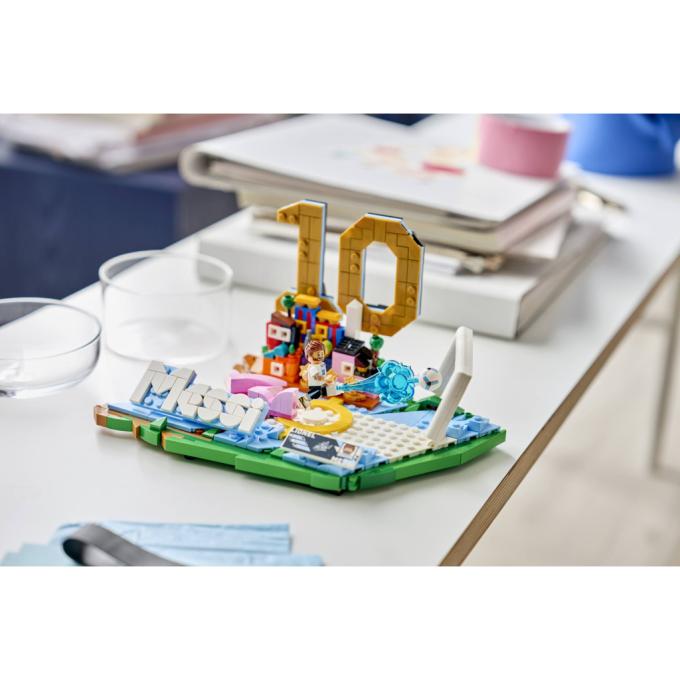 LEGO 43011