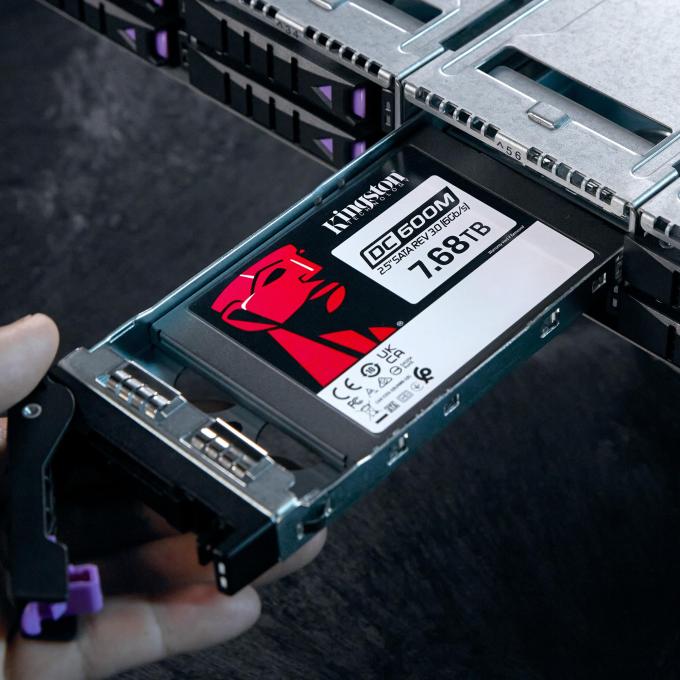 Kingston SEDC600M/7680G