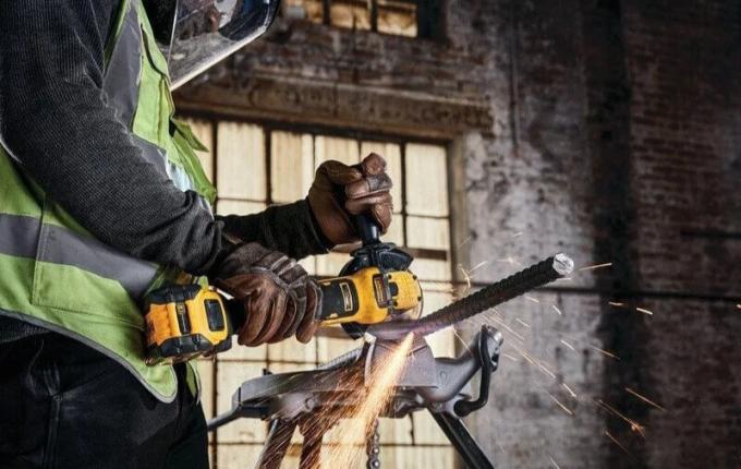 DeWALT DCG409VSN