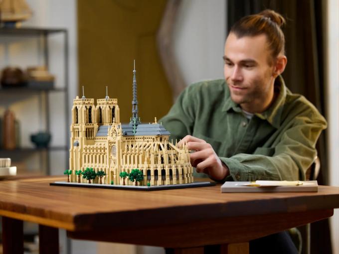 LEGO 21061