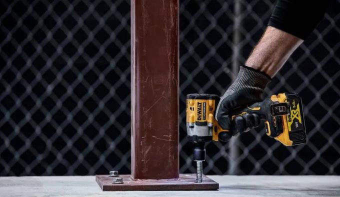 DeWALT DCF922NT