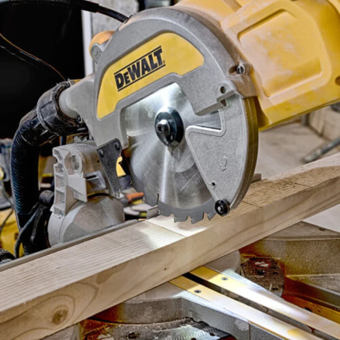 DeWALT DWS777