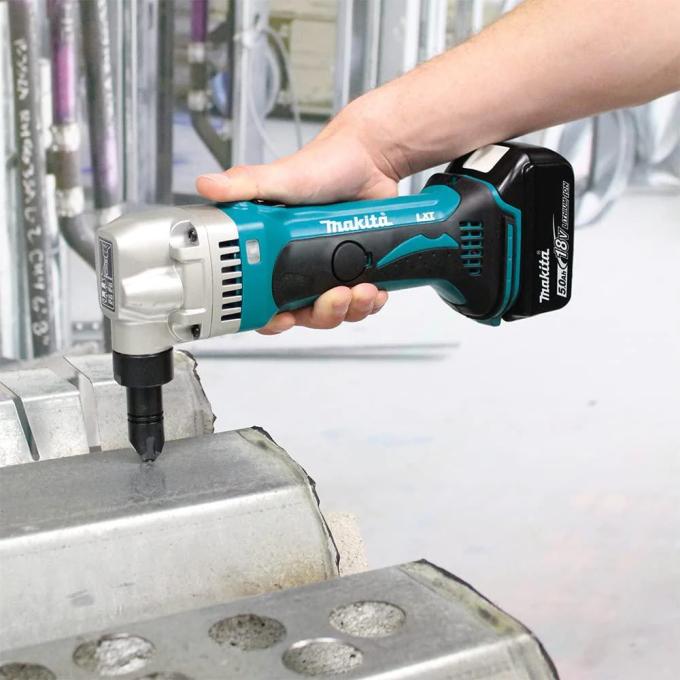 Makita DJN161Z