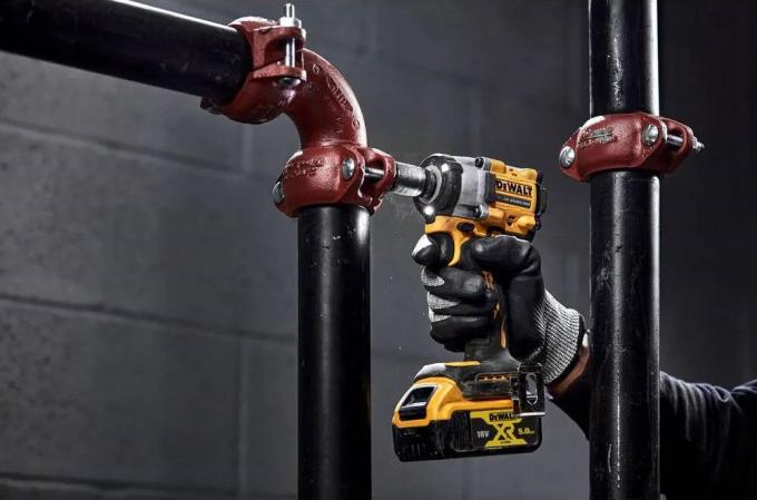 DeWALT DCF922NT