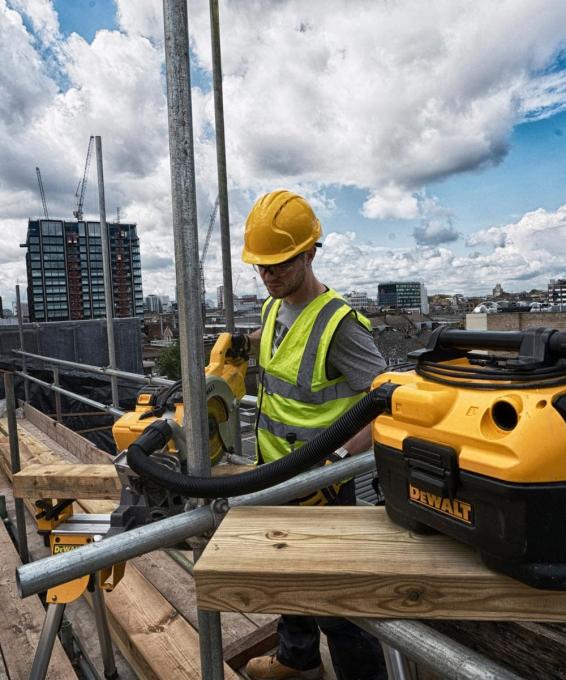 DeWALT DCV584L