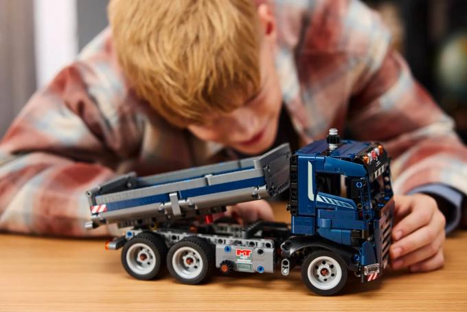 LEGO 42203
