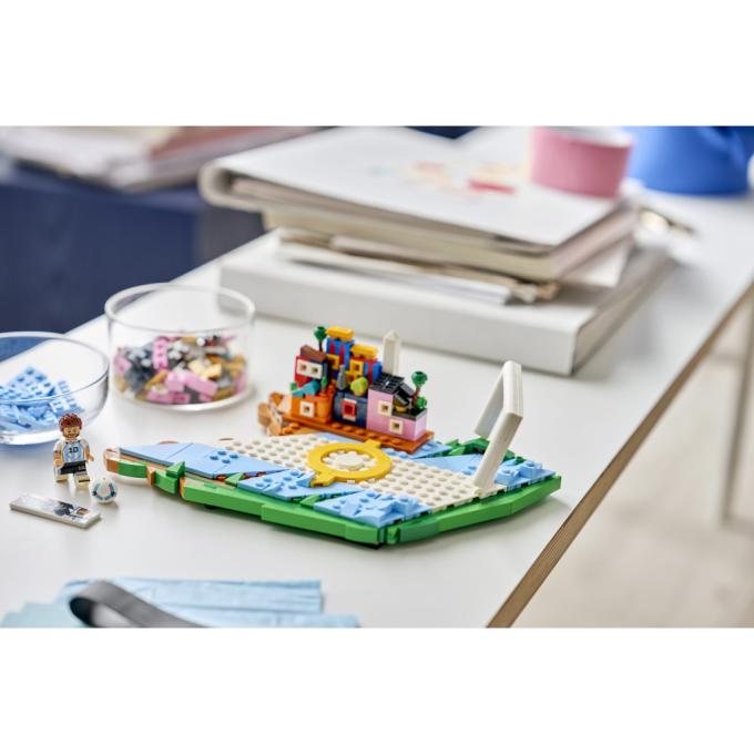 LEGO 43011