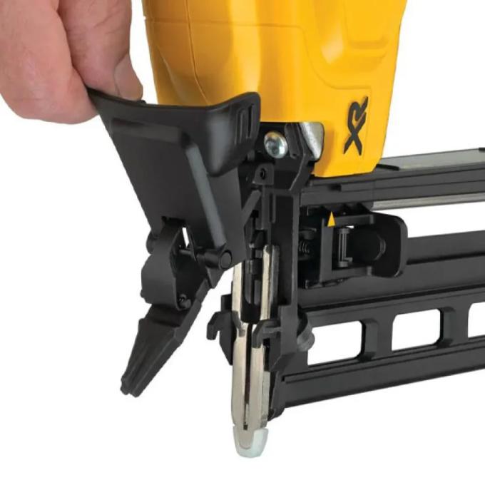 DeWALT DCN662N