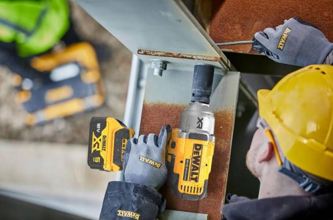 DeWALT DCF900N