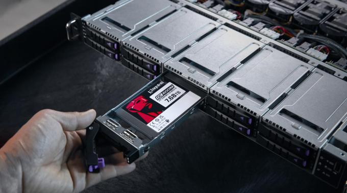 Kingston SEDC600M/7680G