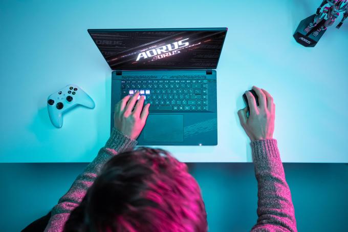 GIGABYTE AORUS_16X_9SG-43UAC54SH
