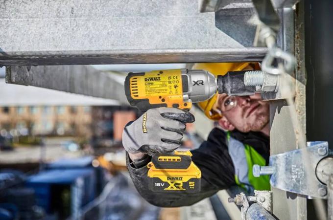 DeWALT DCF900P2T