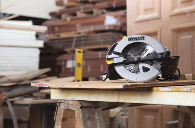 DeWALT DWE560