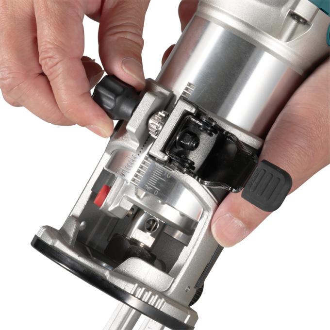Makita RT0702CX2