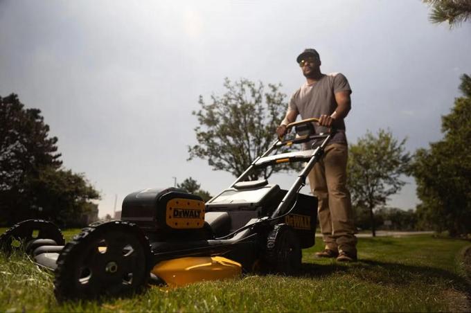 DeWALT DCMWP134N