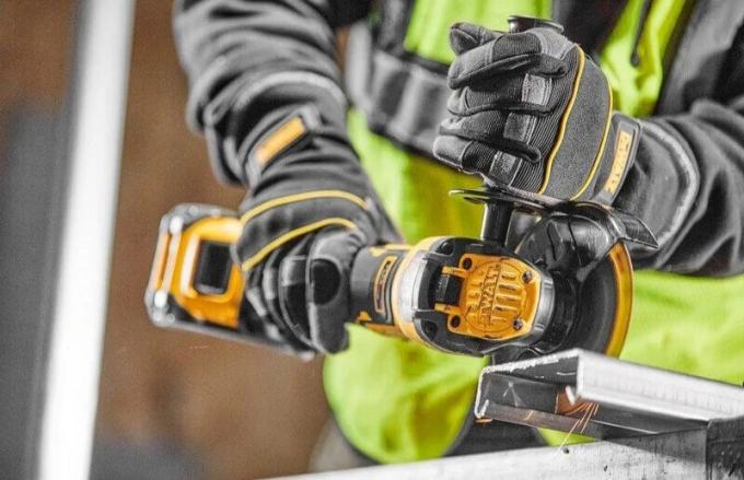 DeWALT DCG409VSN