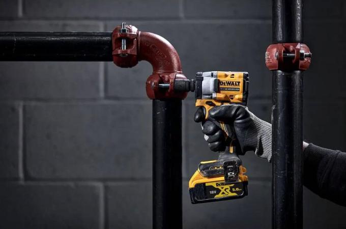 DeWALT DCF922N