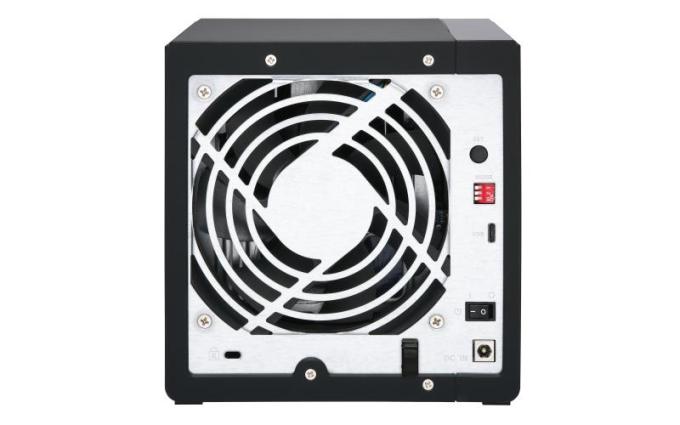 QNap TR-004