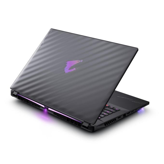 GIGABYTE AORUSMAST 16 BZHC6UAE65SP