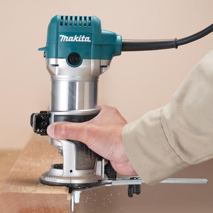 Makita RT0702CX2
