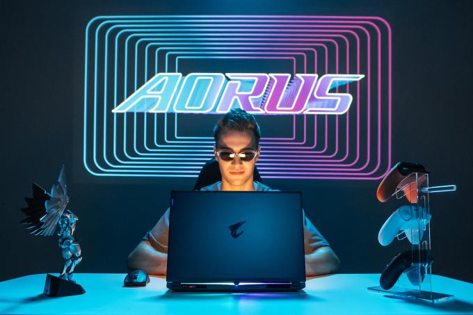 GIGABYTE AORUS_16X_9SG-43UAC54SH