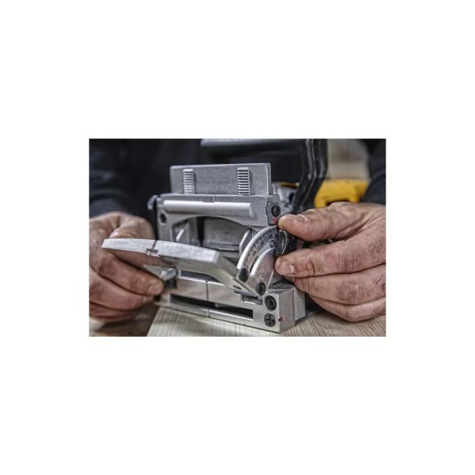 DeWALT DW682K