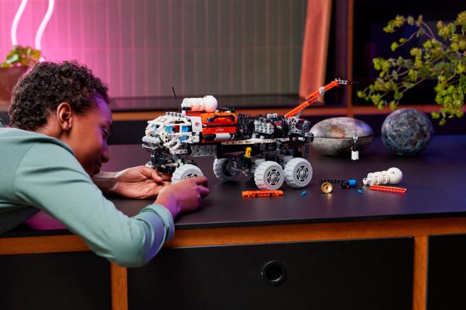 LEGO 42180