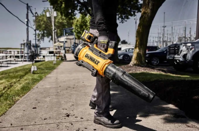 DeWALT DCMBL777N