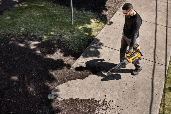 DeWALT DCMBL777N
