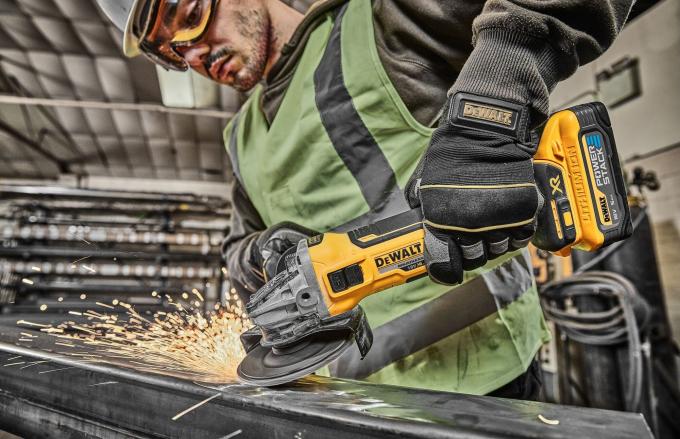 DeWALT DCG405P2