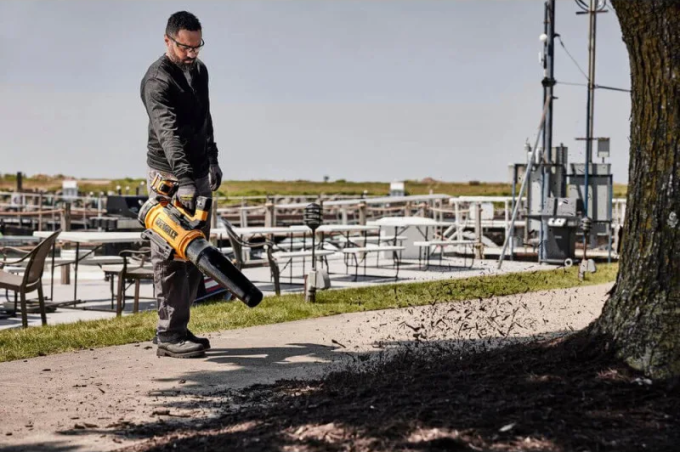 DeWALT DCMBL777N